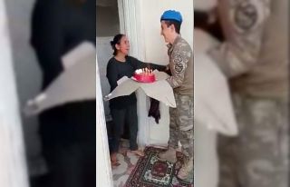 Mehmetçikten annesine ağlatan doğum günü sürprizi