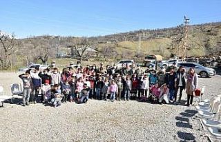 Mehmetçikten Hakkari’deki ilkokul öğrencilerine...
