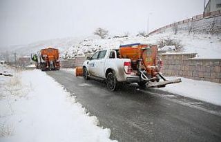 Melikgazi Belediyesi’nden karla mücadele mesaisi