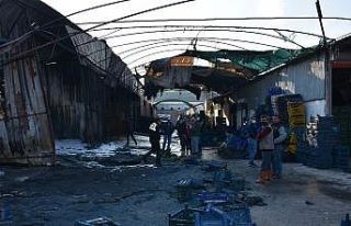 Menemen’de sebze meyve halinde korkutan yangın