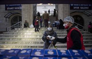 Mersin’de 30 bin kandil simidi dağıtıldı