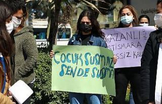 Mersin’de vatandaşlar çocuk istismarını protesto...