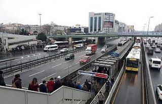 Metrobüste dikkat çeken yoğunluk