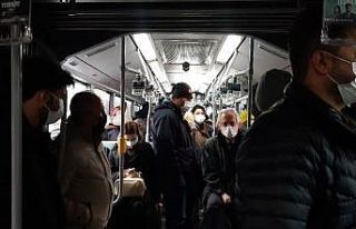 Metrobüste sosyal mesafesiz yolculuk