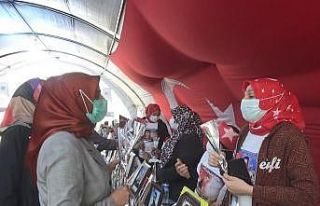 MHP’li kadınlardan evlat nöbetindeki ailelere...