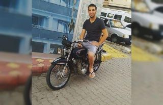 Mıcır yolda ağaca çarpan motosikletli sürücüsü...