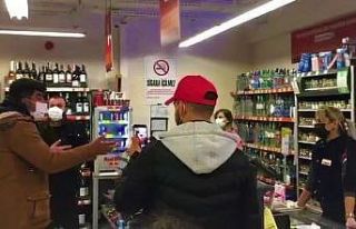 Migros işçileri o ilçede marketin kasalarını...