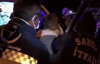 Minibüs kamyona arkadan çarptı, 1 kişi yaralandı