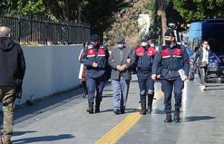 Minibüste 77 yaşındaki adamdan 16 yaşındaki genç...