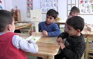 Minik öğrenciler kanserojen madde içeren plastik...
