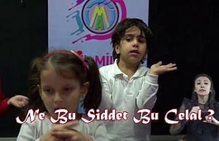 Minik öğrencilerden İstiklal Marşı’nı işaret...