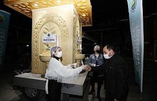 Miraç Gecesine özel ikram çeşmesinden süt aktı