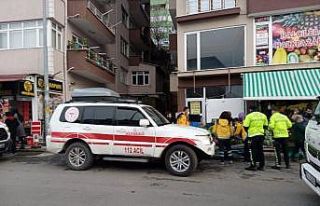 Motosiklet ile otomobil çarpıştı: 1 yaralı