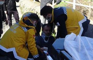 Motosiklet kaldırıma çarptı: 1 yaralı
