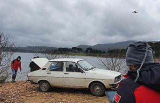 Muğla’da kaçak sazan balığı avlayan şahıs...