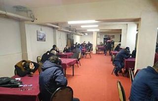 Mühürlü dernek binasında kumar oynayan 38 kişiye...