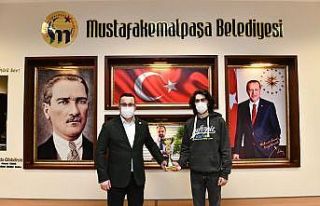 Mustafakemalpaşalı sporcu ödülle döndü