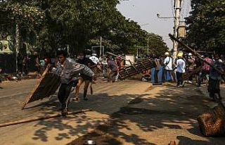 Myanmar’da darbeciler 1 protestocuyu daha öldürdü