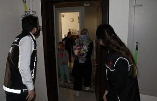 Narkotik polisini karşılarında görünce şaşkınlıklarını...