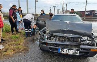 Nazilli’de otomobil kamyonete çarptı: 1 yaralı