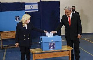 Netanyahu ve eşi oyunu kullandı