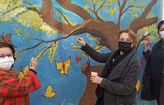 Ödemişli kadınlar ’Kadın Efe’yi boyadılar