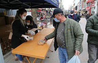 Odunpazarı Belediyesi kandil simidi dağıttı