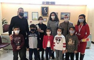 Öğrencilerden sağlık çalışanlarına mektup