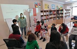 Öğrencilere İngilizce kursu