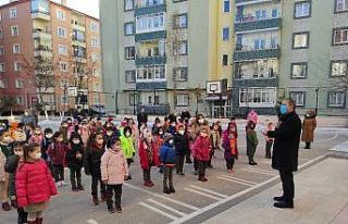 Okullar öğrenci cıvıltılarıyla derslerine başladı