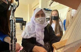 Okuma yazması olmayan 86 yaşındaki Teslime nine...