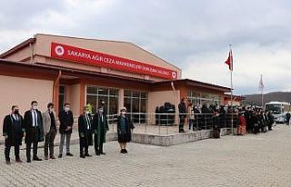 Öldürülen meslektaşları için saygı duruşu...