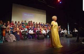 Önder kadın ödülü Aysel Gürel’e