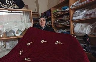 Osmanlı motiflerini ilmek ilmek işliyor