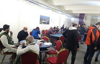 Otelin restoranında kumar oynayan 23 kişi yakalandı