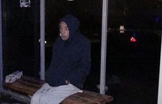 Otobüs durağında kalan şahıs için seferber oldular