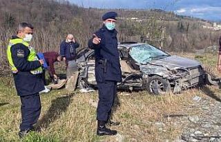 Otomobil ile pikabın kafa kafaya çarpıştığı...