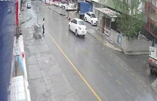 Otomobil küçük kıza böyle çarptı