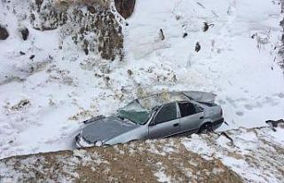 Otomobil şarampole yuvarlandı, 3 öğretmen yaralandı