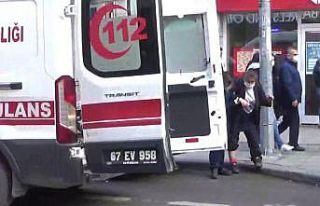 Otomobilin çarptığı kadın ayağından yaralandı