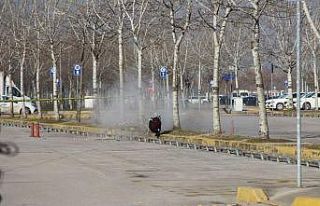 Otoparka bırakılan şüpheli çanta fünye ile patlatıldı