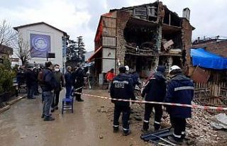 (Özel) Bursa’da kafe büyük gürültüyle çöktü,...