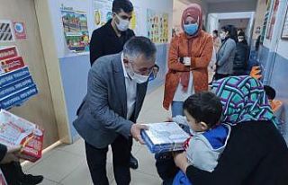 Özel gereksinimli çocuklarla bir araya geldi