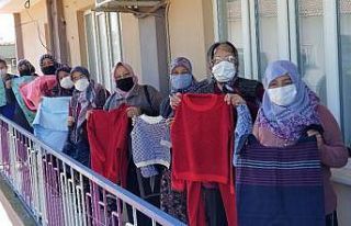(Özel) Hem torunları için dikiyorlar hem de aile...