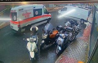 (Özel) İstanbul’da ambulans ile minibüsün çarpıştığı...