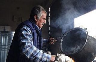 (Özel) Kalaycılık mesleğini tek başına ayakta...