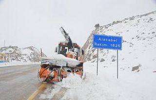 (ÖZEL) Kar savaşçılarının 1825 metre rakımlı...