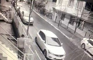 (Özel) Pendik’te saniyelik demir kapı hırsızlığına...