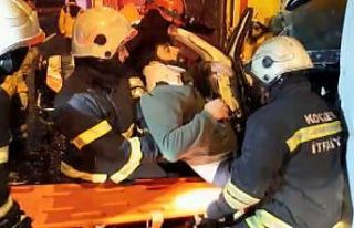 Panelvan araç TEM’de tıra arkadan çarptı: 2...