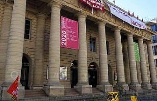 Paris’te tarihi Odeon Tiyatrosu’nda kültür sektörü...